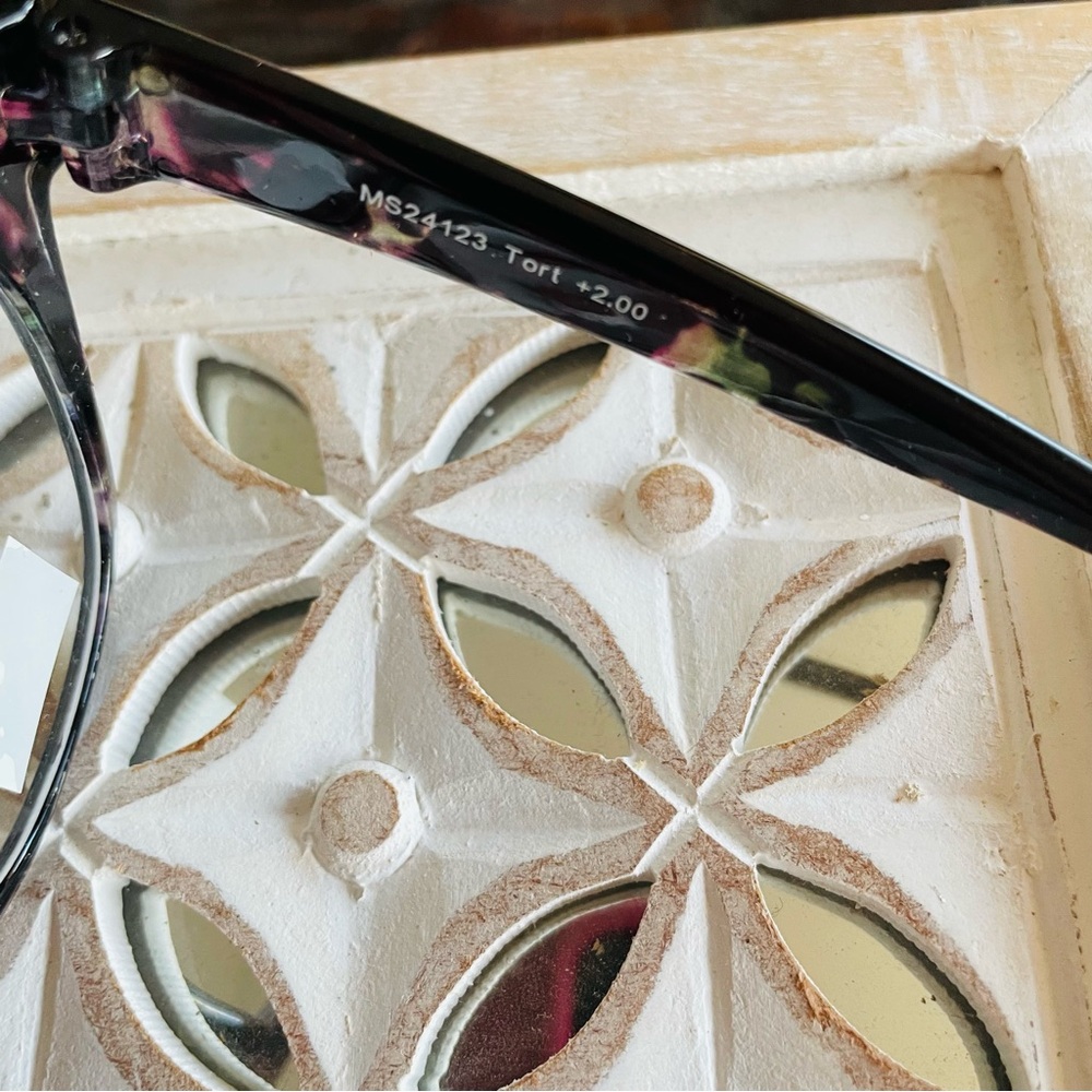 NWT Max Studio Cat-Eye Reading Glasses with Pink and Black Frame - Picture 6 of 6
